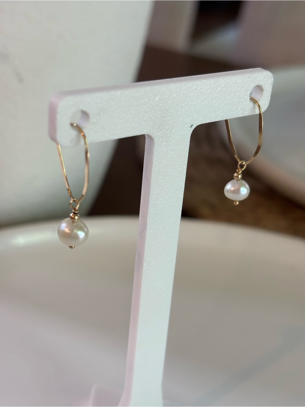 14k Yellow Gold Freshwater Pearl Dangle Earrings Hammered Hoops 1 Inch 0.94g